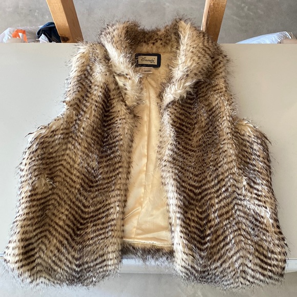 Fake fur vest - Picture 1 of 2